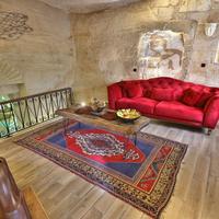 Divan Cave House