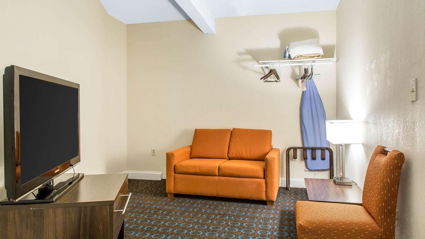 Quality Inn & Suites Middletown - Newport