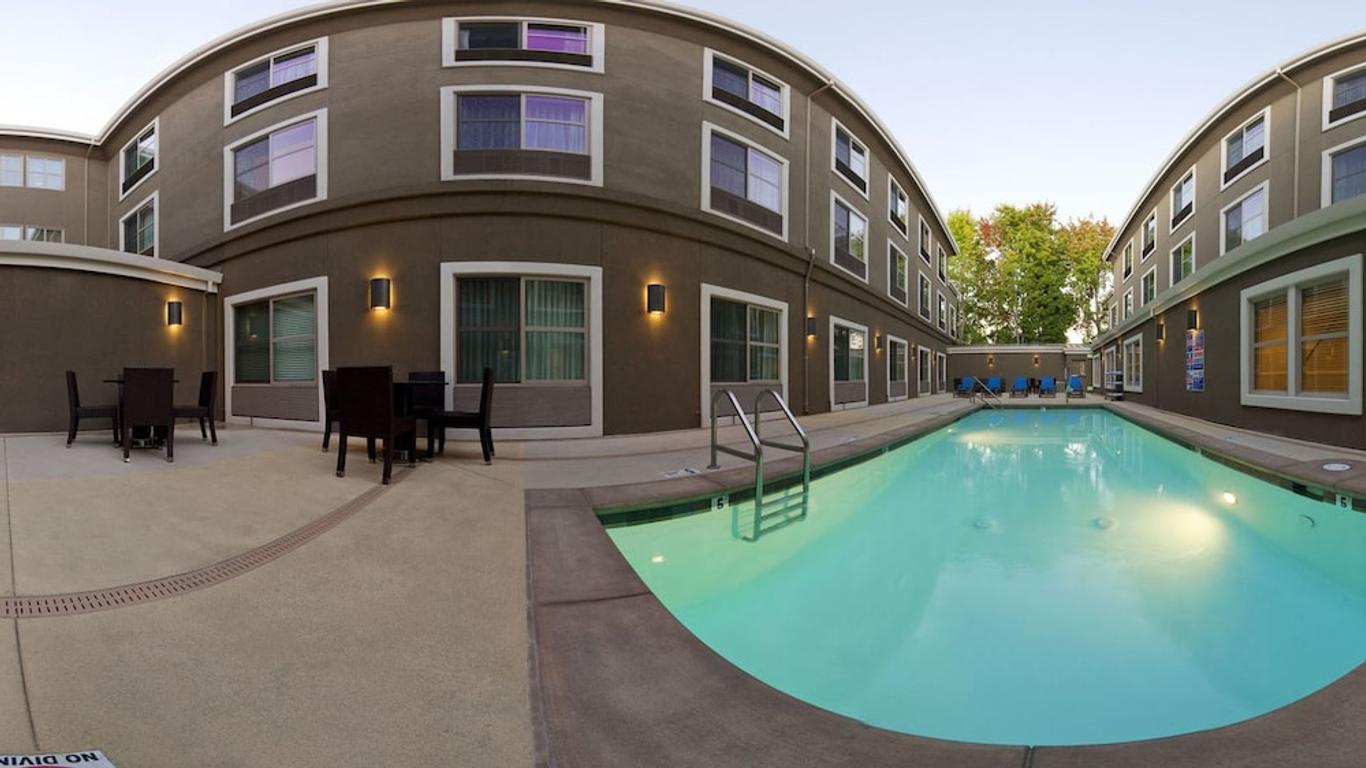 Holiday Inn Express & Suites Santa Cruz