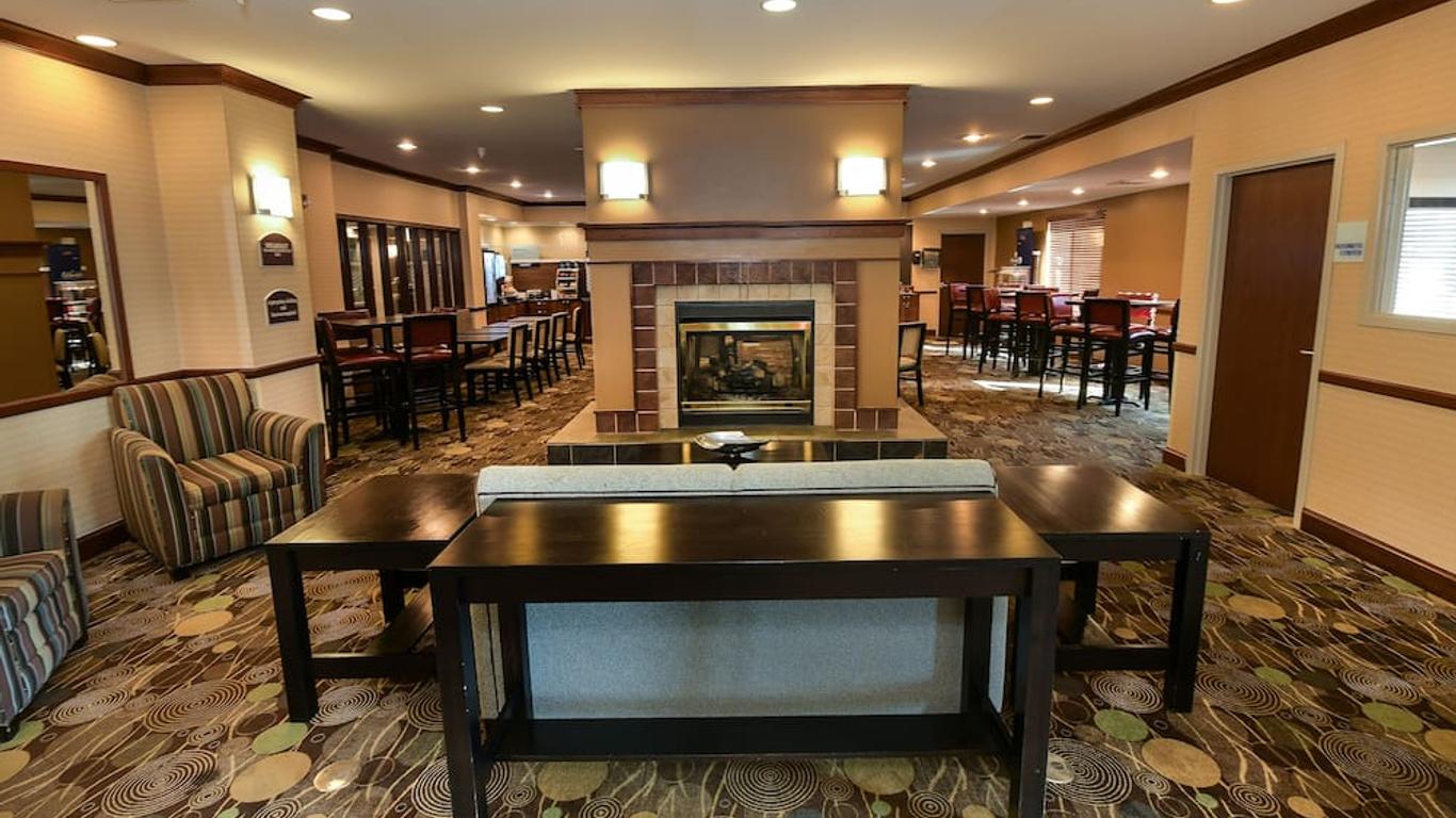 Holiday Inn Express & Suites Grand Forks