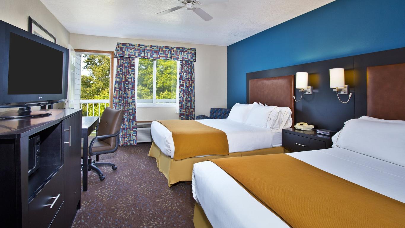 Holiday Inn Express Mackinaw City