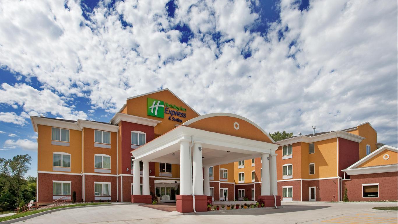 Holiday Inn Express Hotel & Stes Kansas City Sports Complex, An IHG