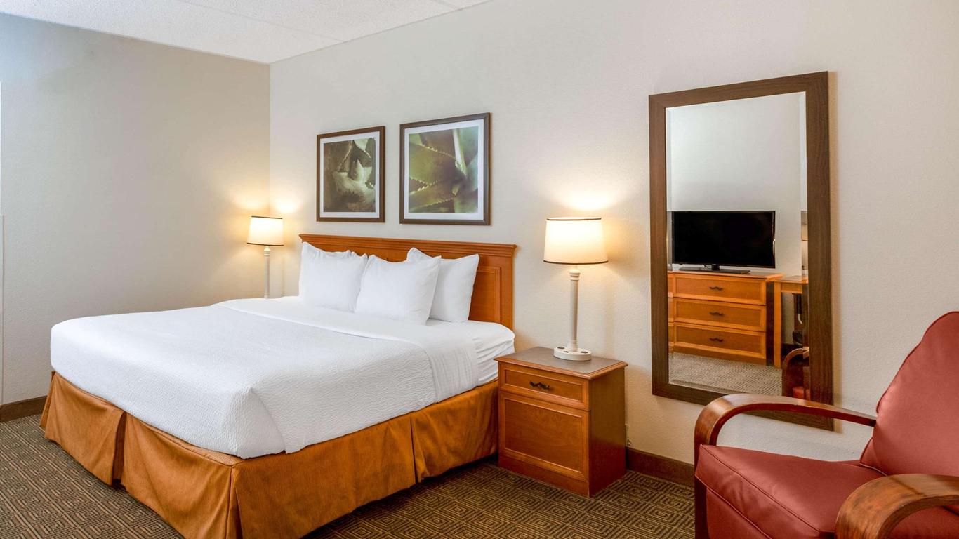 La Quinta Inn & Suites by Wyndham Jacksonville Mandarin